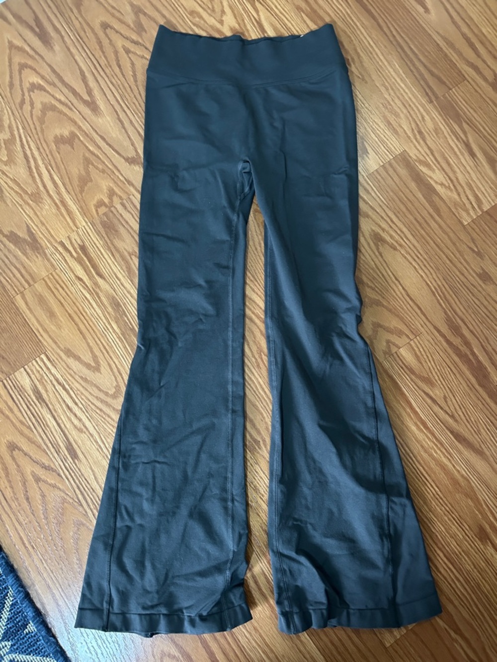 Yeoreo Dark Grey Scrunch Butt Flare Leggings Women’s size S
